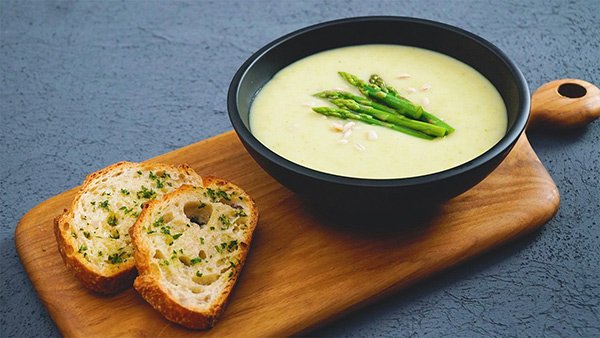 Creamy asparagus soup